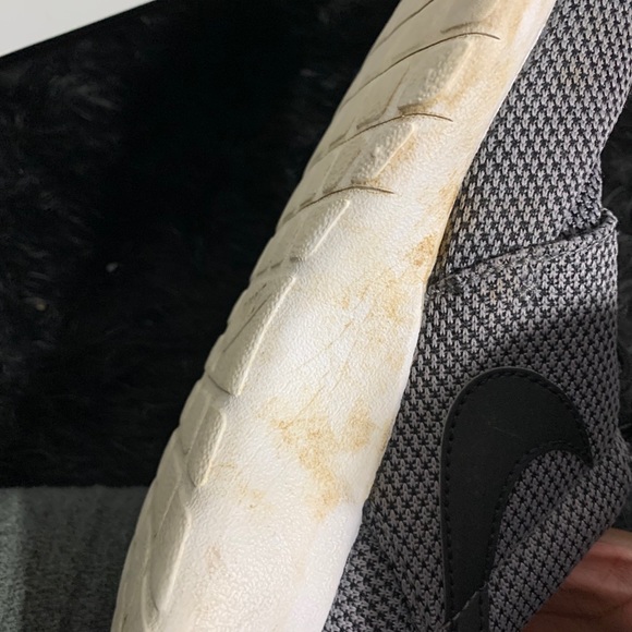 Nike Roches - Picture 4 of 5